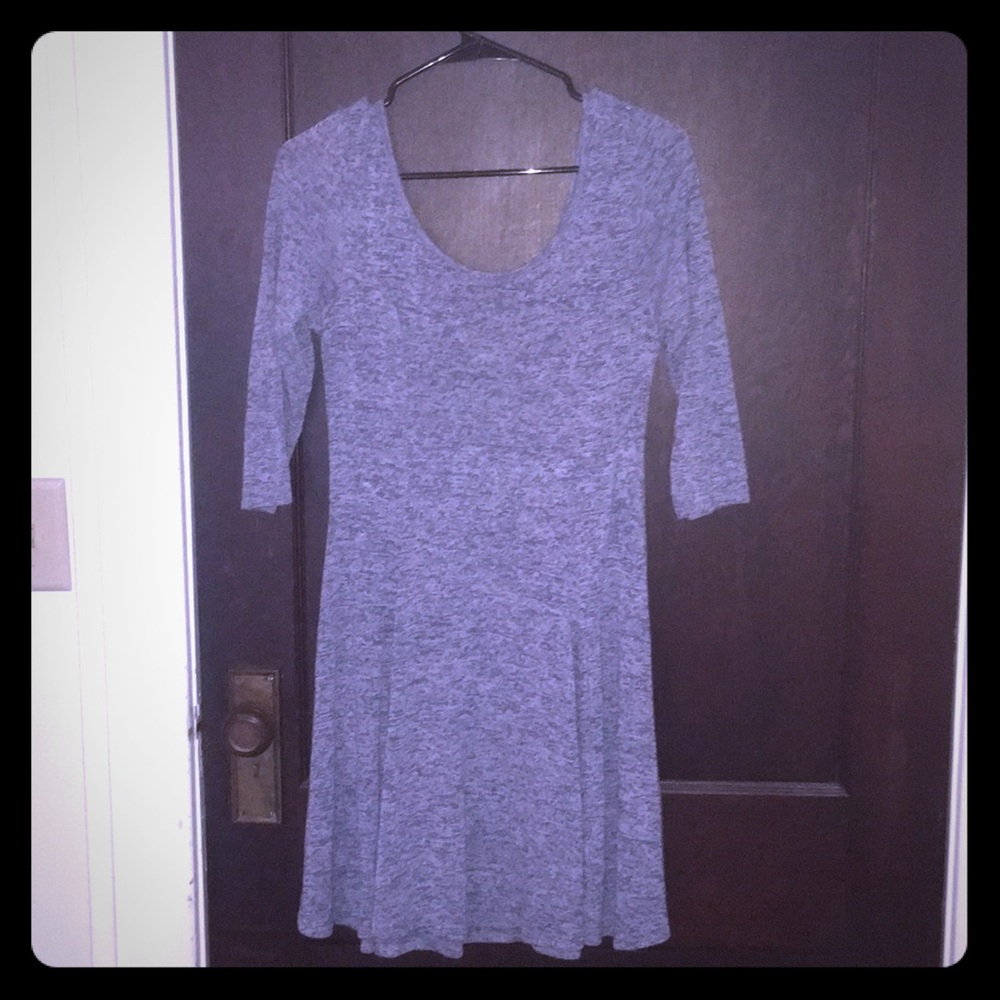 Low back blue long sleeved dress